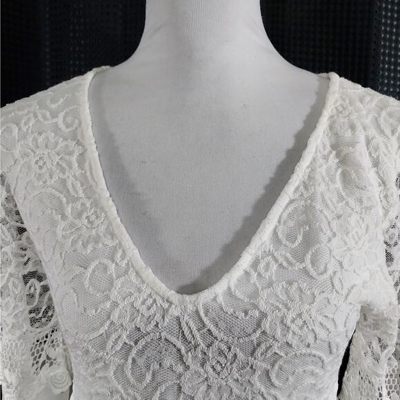 NWOT! EASEL! PUREST WHITE PRINCESS CUT, BELL SLEEVE, LACE BODICE DRESS! SZ L - Picture 6 of 12